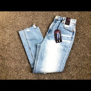 No Boundaries Size 7 Super High Rose Slim Straight Crop Distressed Jeans